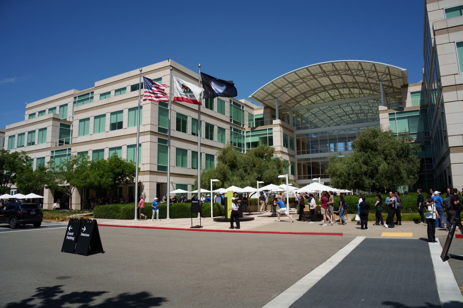 Entrance of the Apple Infinite Loop Campus