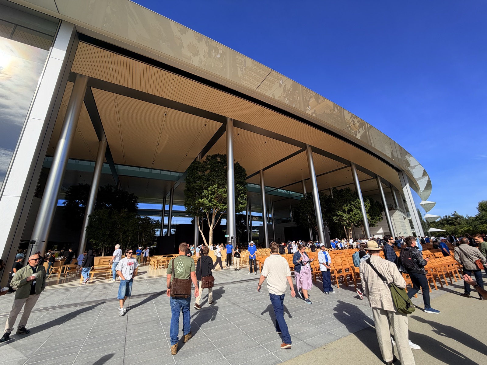 Looking back at the Apple Park ring building, overwhelmed by its scale
